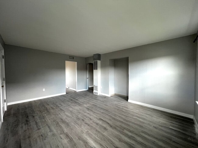 Building Photo - Non-refundable fee & security deposit total: $1275.00