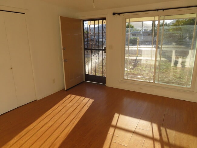 Building Photo - 10052 Kenworthy St