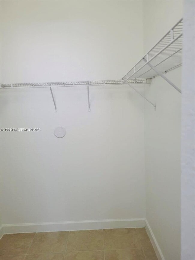 Building Photo - 1543 SE 25th St