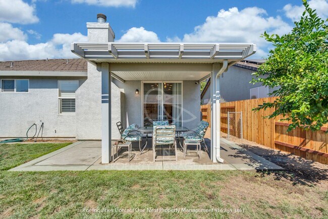 Building Photo - 3 bdrm 2 bth, East Lincoln large backyard