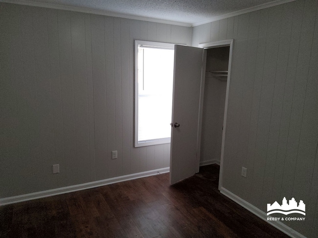 Building Photo - 6423 Oak Park Dr