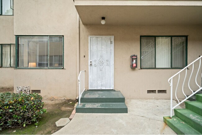 Building Photo - 617 Cedar Ave