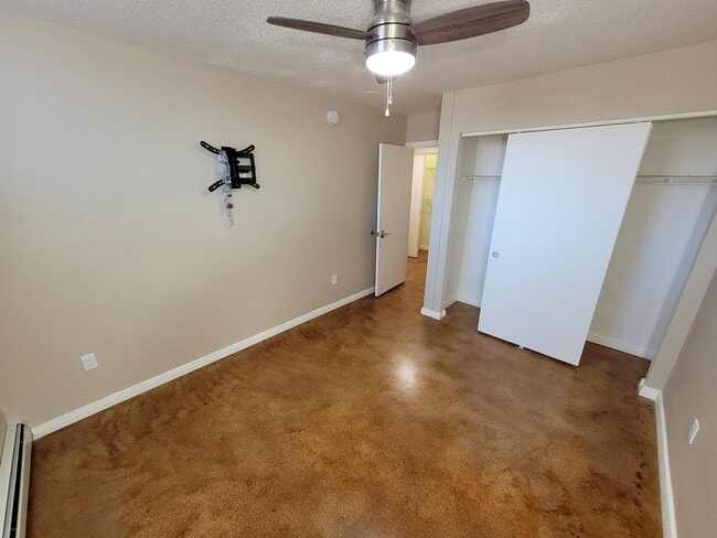 Building Photo - 809 S Circle Dr