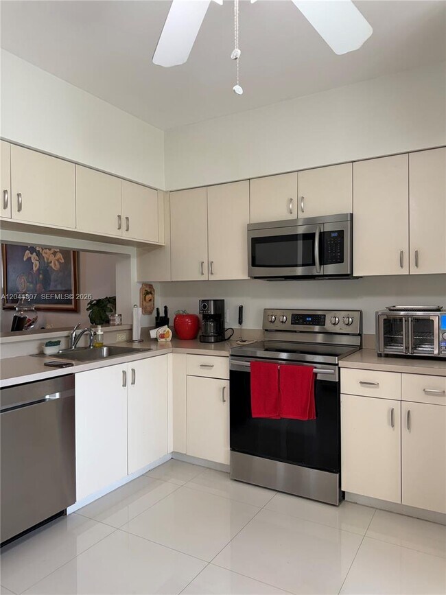 Building Photo - 16619 Hemingway Dr