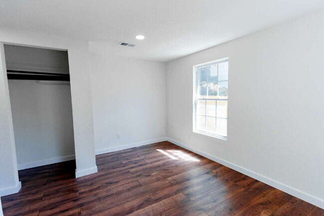 Building Photo - 146 Leroux St