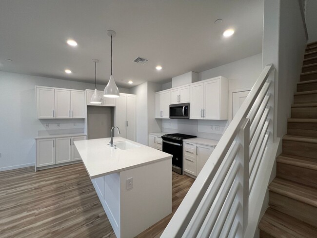 Building Photo - Gorgeous *BRAND NEW* Townhome in Midtown V...