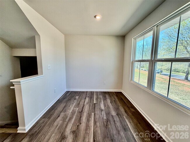 Building Photo - 828 Renee Ave