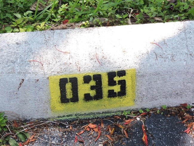 Building Photo - 6225 SW Kendale Lakes Cir