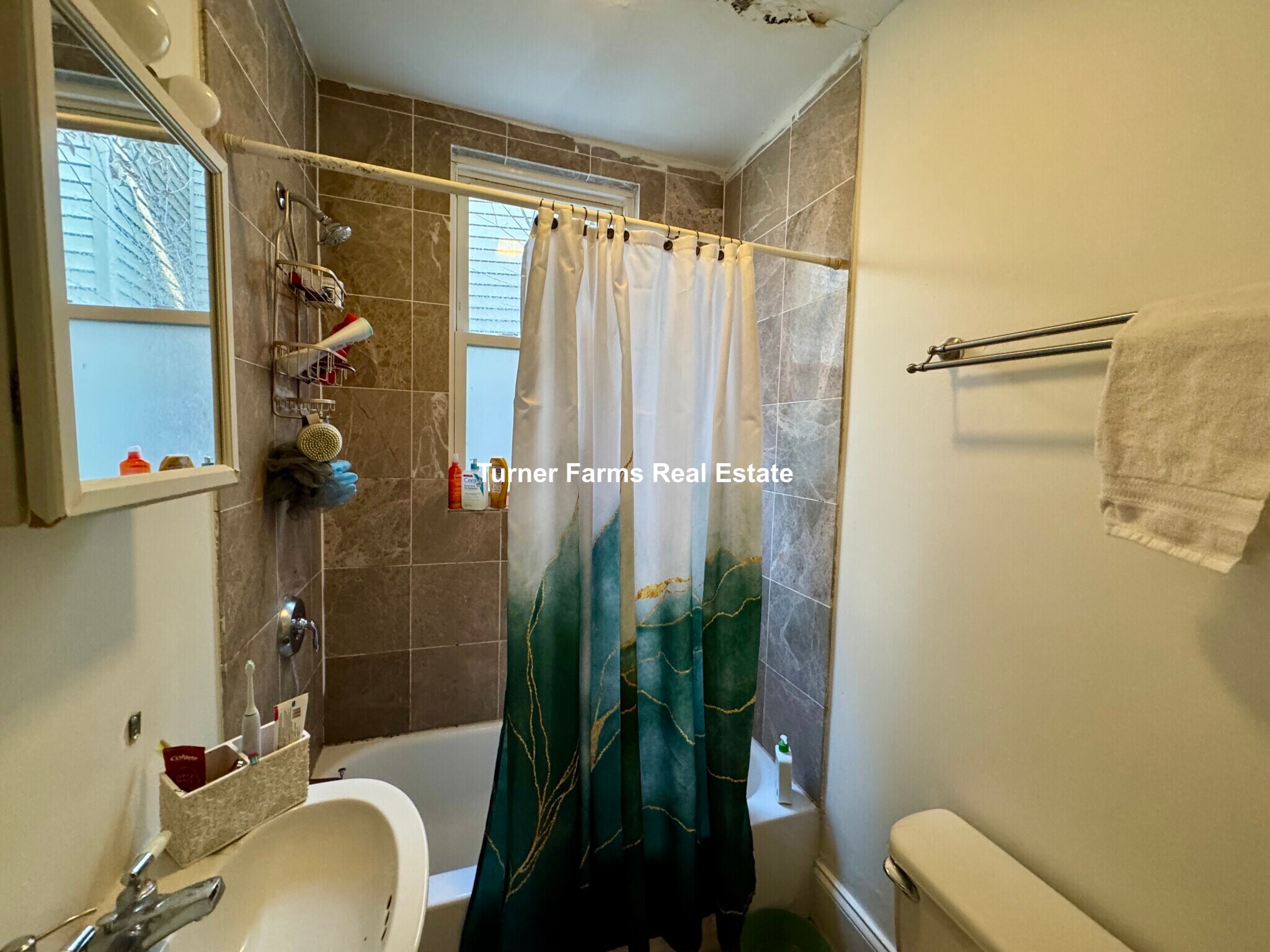 Building Photo - 725 Parker St