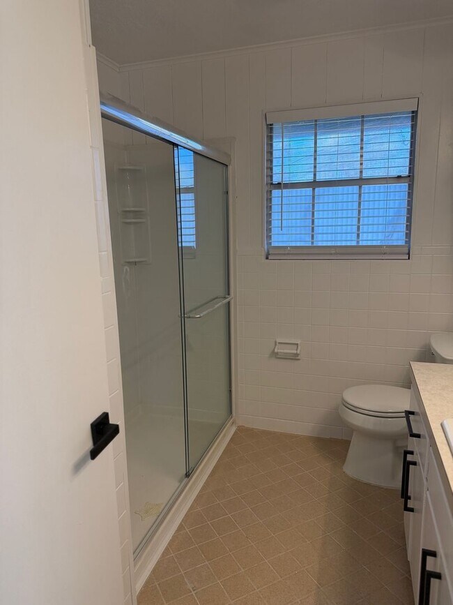 Building Photo - Charming Hill Country Home • Spacious Layout • Lake Travis Lifestyle