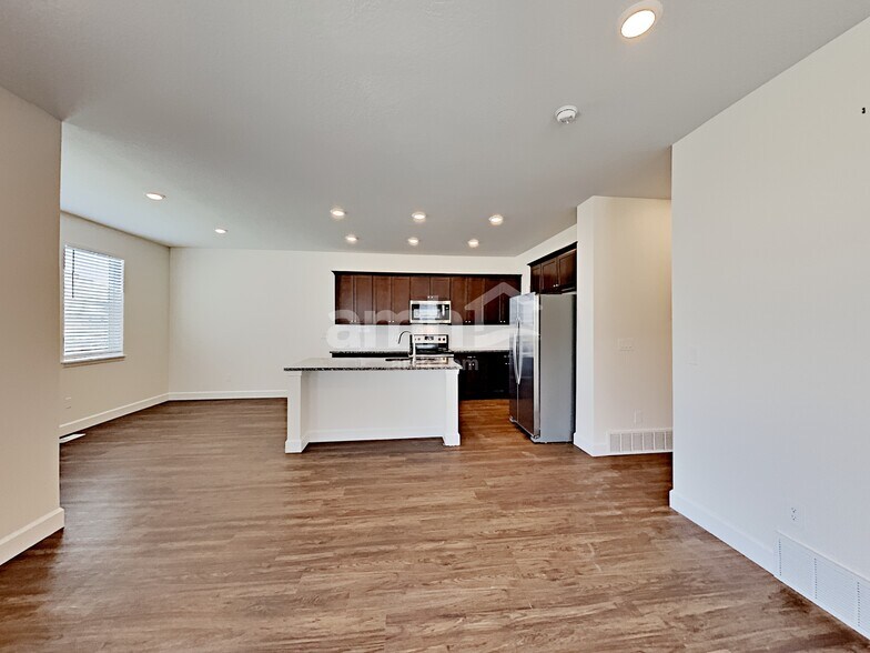 Building Photo - 2444 S Wild Horse Way