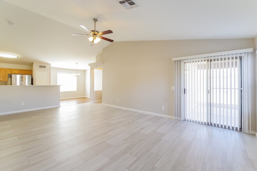 Building Photo - 14338 N 129th Ave