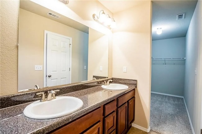 Building Photo - Charming 3 Bed, 2 Bath Home | Fenced Yard ...