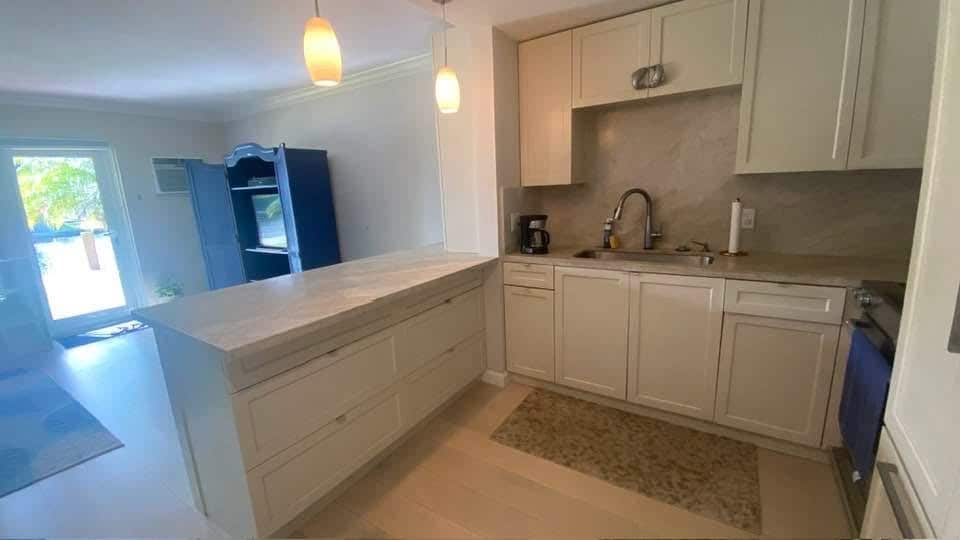 Building Photo - 2850 NE 30th St