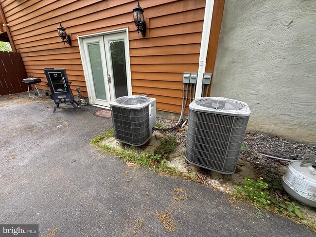 Building Photo - 4027 Bonnie Brae Ct