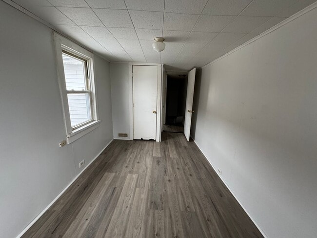 Building Photo - 2 bed 1 bath