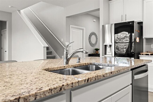 Building Photo - 16980 Oval Rum Dr