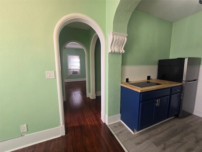 Building Photo - 725 J