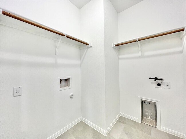 Building Photo - 3200 College Park Dr