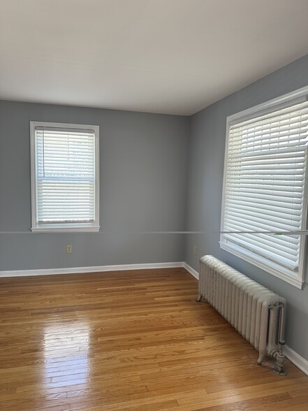 Living room - 70 Livingston Ave