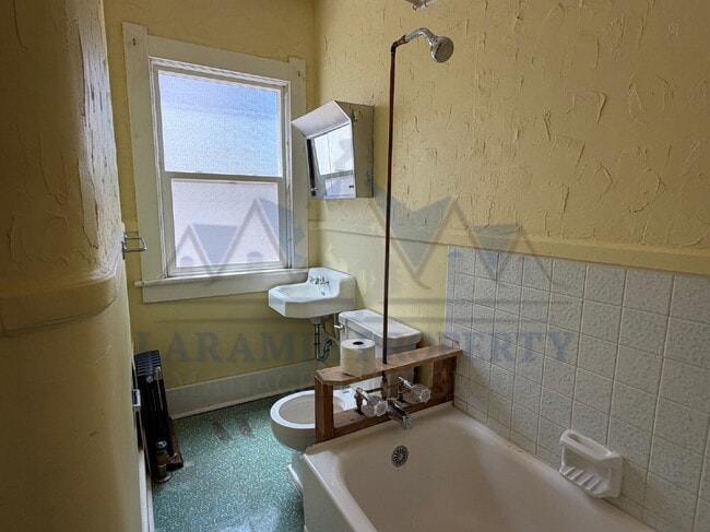 Building Photo - 1 Bedroom 1 Bathroom Apartment