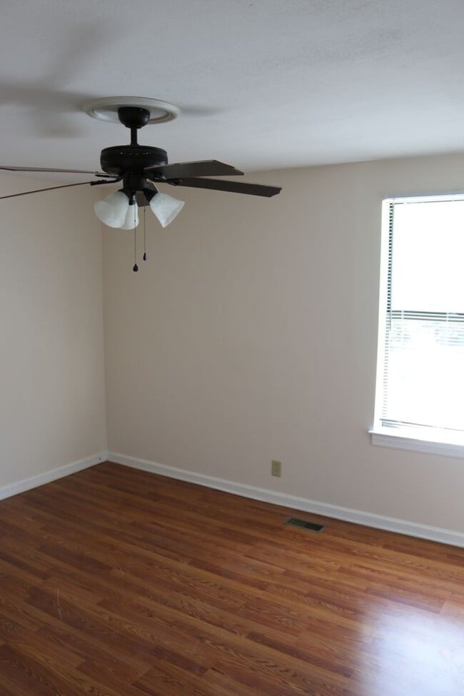 Building Photo - 3727 Willow Creek Rd