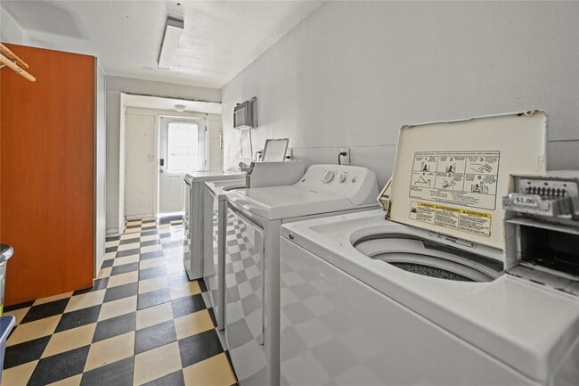 Building Photo - 808 Sul Ross St