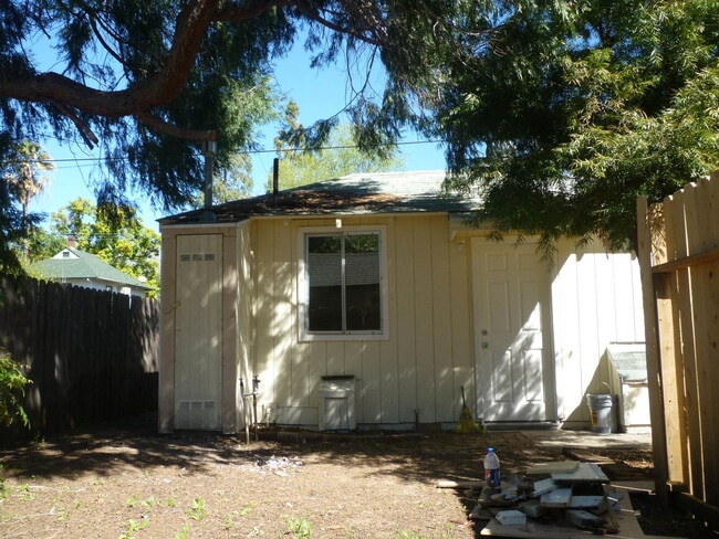 Building Photo - Cute Private Studio!!