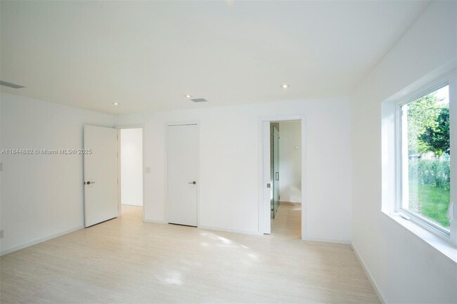 Building Photo - 145 S Prospect Dr