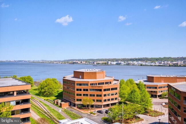 Building Photo - 925 N Fairfax St