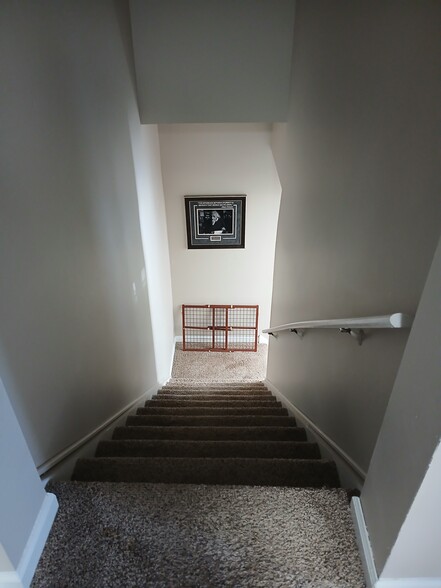 Building Photo - 1106 Hazel Dr