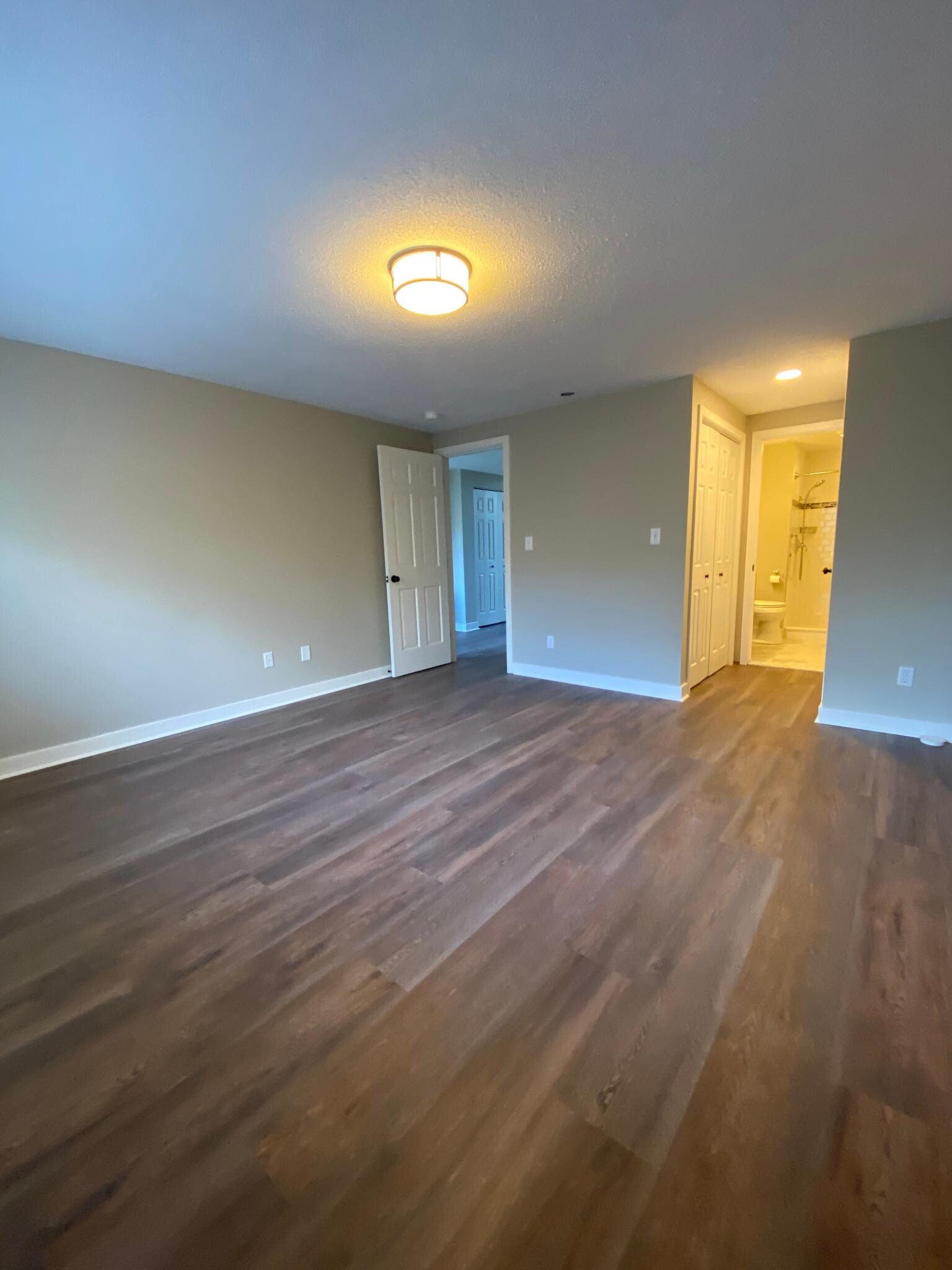 Building Photo - 40 Farmington Chase Cres