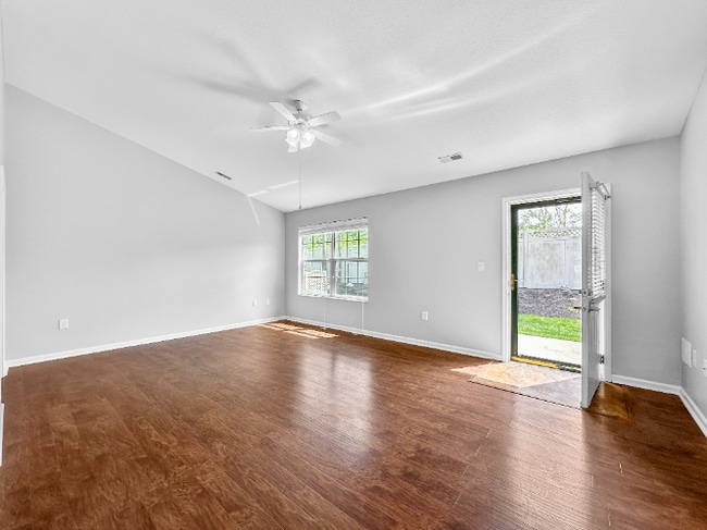 Building Photo - Beautiful 2 Beds 2 Baths Villa in Far South