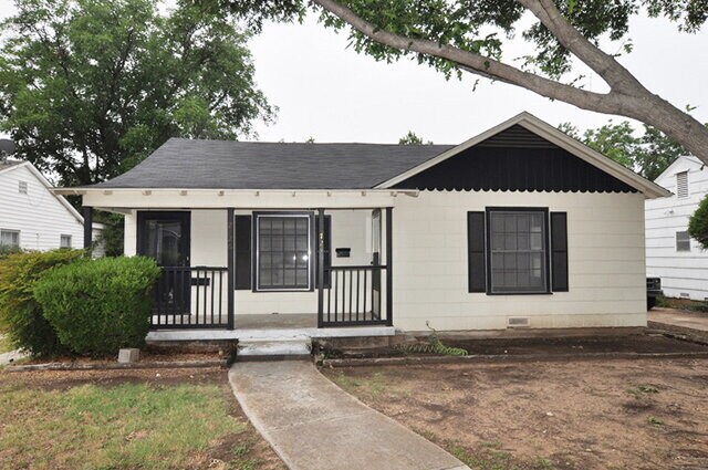 Primary Photo - "Adorable One-Bedroom Featuring Hardwood Floors, Vintage Charm & Stylish Updates!"