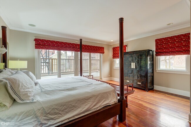 Building Photo - 2663 N Marshfield Ave