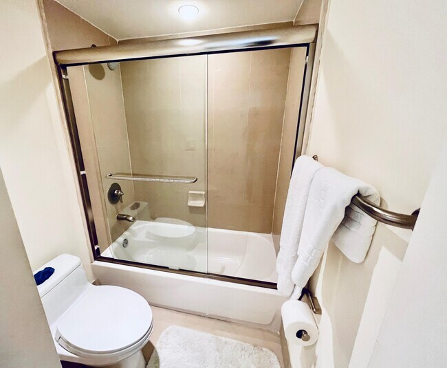 Building Photo - 3000 N Ocean Dr