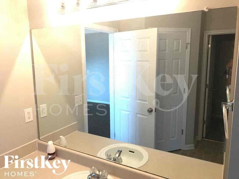 Building Photo - 8000 Burly Wood Way