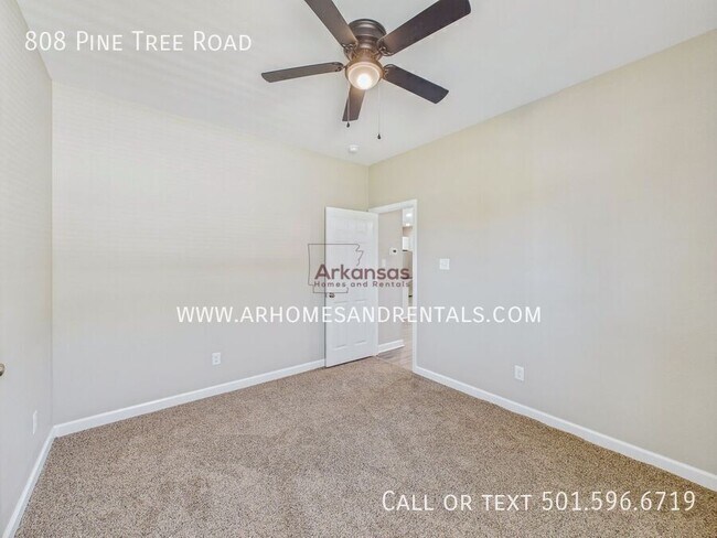 Building Photo - 808 Pine Tree Rd