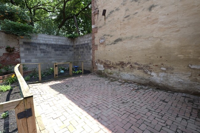 Building Photo - 1131 N 4th St