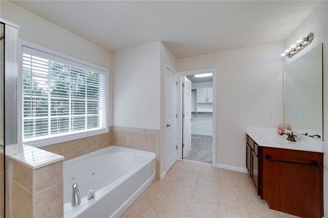 Building Photo - 1120 Bagwell Dr NW