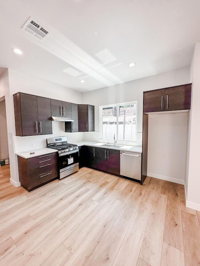 Building Photo - 3 Bed 2 Bath for rent