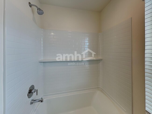 Building Photo - 4814 87th Ave NE