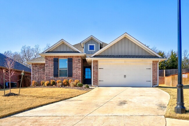 Building Photo - Charming 3-Bed Oasis in East Edmond