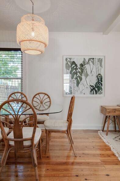 Building Photo - 108 E Flora St