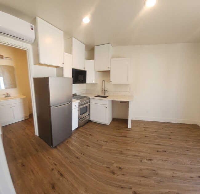 Building Photo - 7 Bedroom 3 bath home close to POLY!!!!