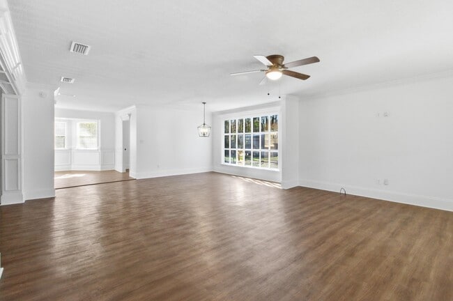 Building Photo - 17 Timberwood Ct