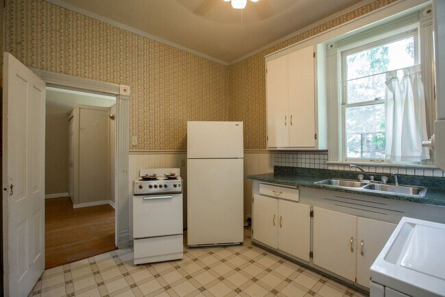 Building Photo - 504 W Mountain Ave