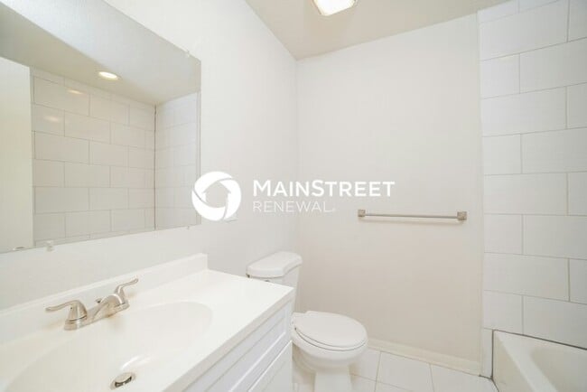 Building Photo - 3 Bedroom Pet-Friendly Home in Kansas City, MO with Main Street Renewal