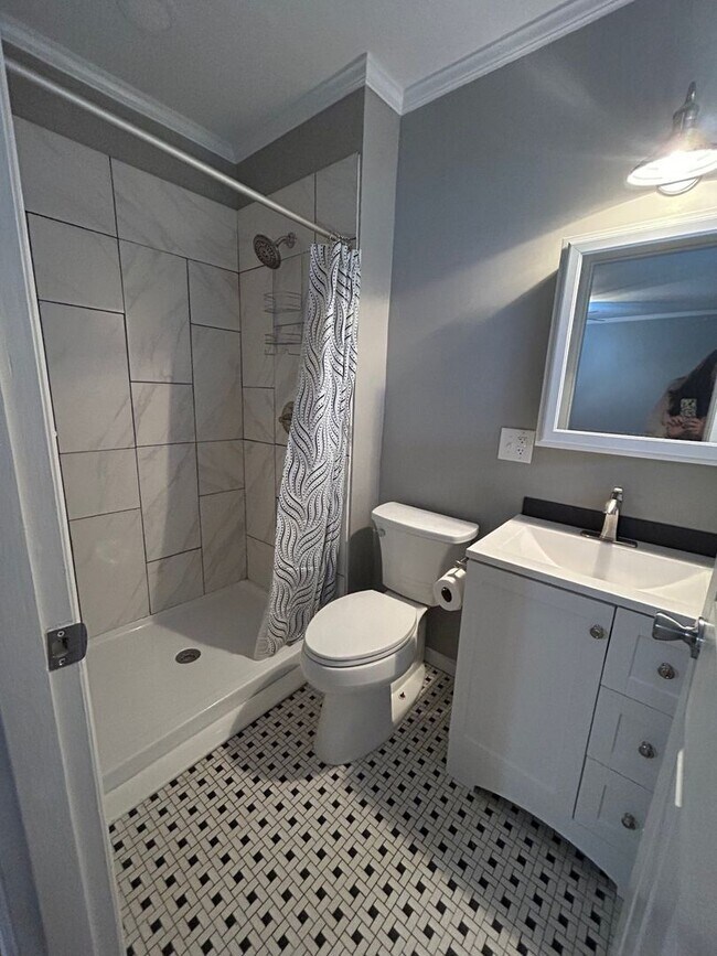 Building Photo - Beautiful updated 4 Bedroom, 3 Bath Ranch ...