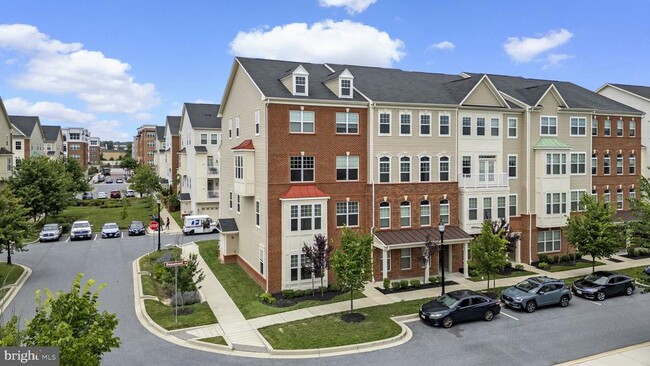 Building Photo - 7131 Beaumont Place